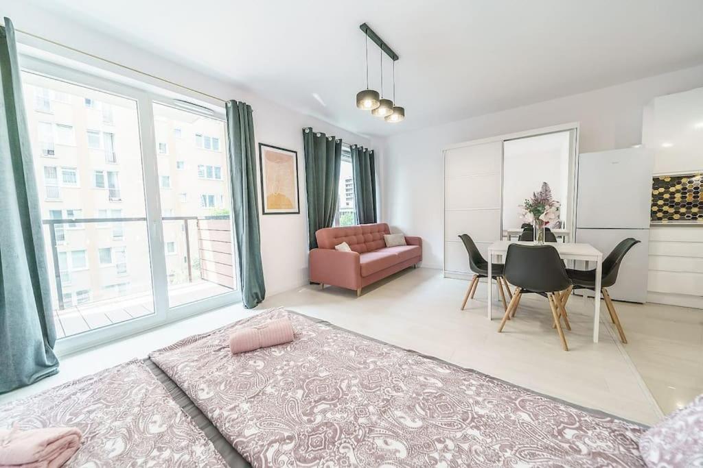 Urbannestgroup - Center - Sienna 65 * Warsaw